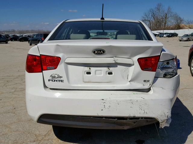 KNAFU4A22A5844449 - 2010 KIA FORTE EX WHITE photo 9