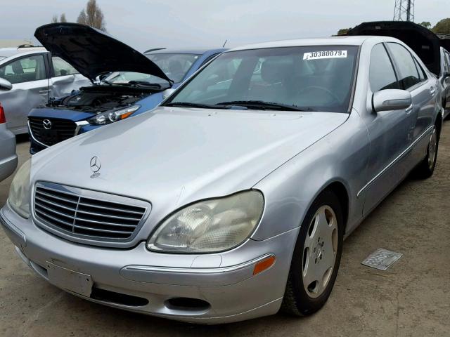 WDBNG75J2YA086928 - 2000 MERCEDES-BENZ S 500 SILVER photo 2