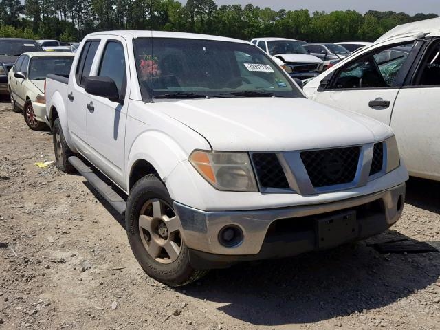 1N6AD07U78C420525 - 2008 NISSAN FRONTIER C WHITE photo 1