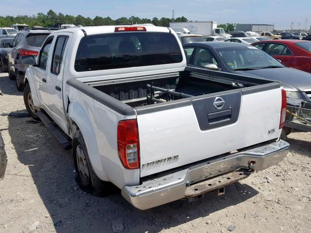 1N6AD07U78C420525 - 2008 NISSAN FRONTIER C WHITE photo 3