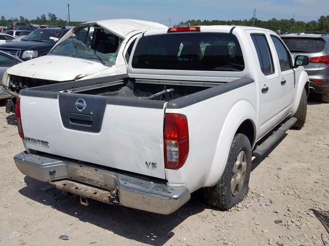 1N6AD07U78C420525 - 2008 NISSAN FRONTIER C WHITE photo 4