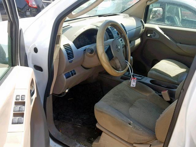 1N6AD07U78C420525 - 2008 NISSAN FRONTIER C WHITE photo 9