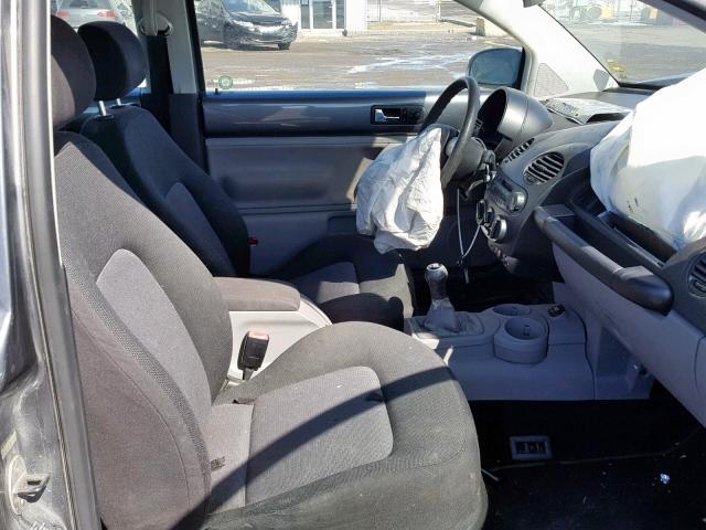 3VWCK21CX4M410297 - 2004 VOLKSWAGEN NEW BEETLE ნაცრისფერი ფოტო 5