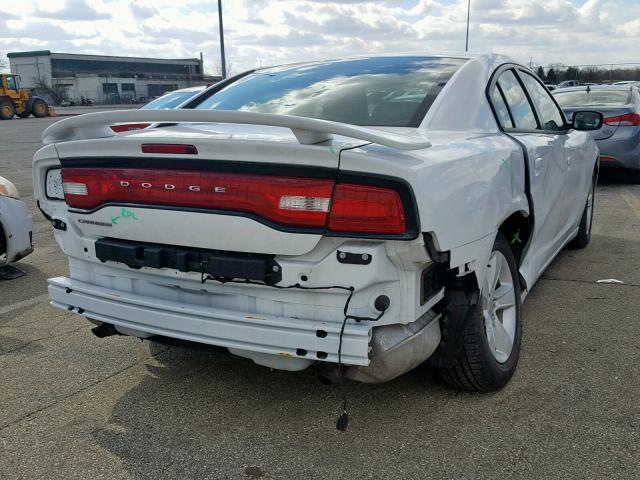 2C3CDXBG7EH199446 - 2014 DODGE CHARGER SE WHITE photo 4