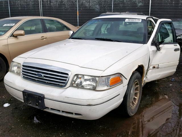 2FAFP74W7WX176122 - 1998 FORD CROWN VICT WHITE photo 2