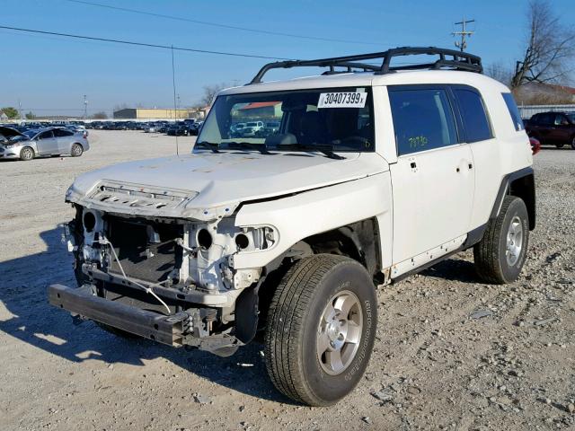 JTEBU4BF8AK075813 - 2010 TOYOTA FJ CRUISER WHITE photo 2