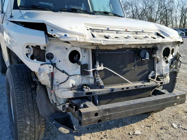 JTEBU4BF8AK075813 - 2010 TOYOTA FJ CRUISER WHITE photo 9