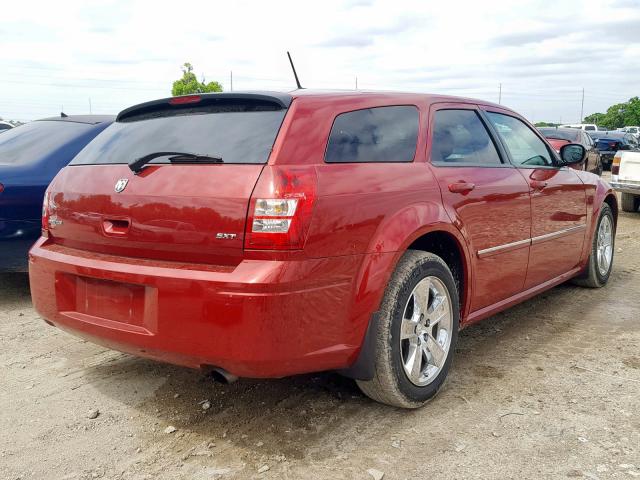 2D4FV37V48H128699 - 2008 DODGE MAGNUM SXT RED photo 4