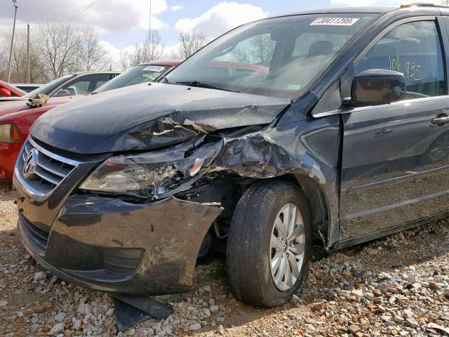 2C4RVABG2CR390702 - 2012 VOLKSWAGEN ROUTAN SE GRAY photo 9