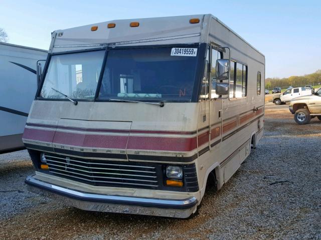 1GBJP37WXE3316396 - 1984 WINNEBAGO CHIEFTAIN TAN photo 2