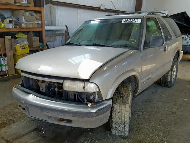 1GNCT18W4WK194250 - 1998 CHEVROLET BLAZER BEIGE photo 2