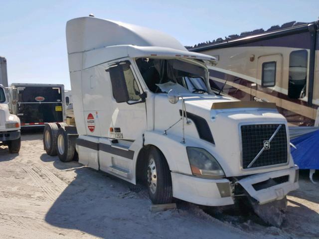 4V4NC9GH86N418920 - 2006 VOLVO VN VNL WHITE photo 1