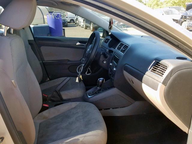 3VW2K7AJ8CM463179 - 2012 VOLKSWAGEN JETTA BASE GRAY photo 5