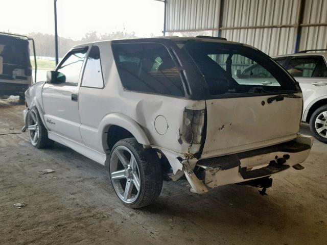 1GNCS18W02K103763 - 2002 CHEVROLET BLAZER WHITE photo 3