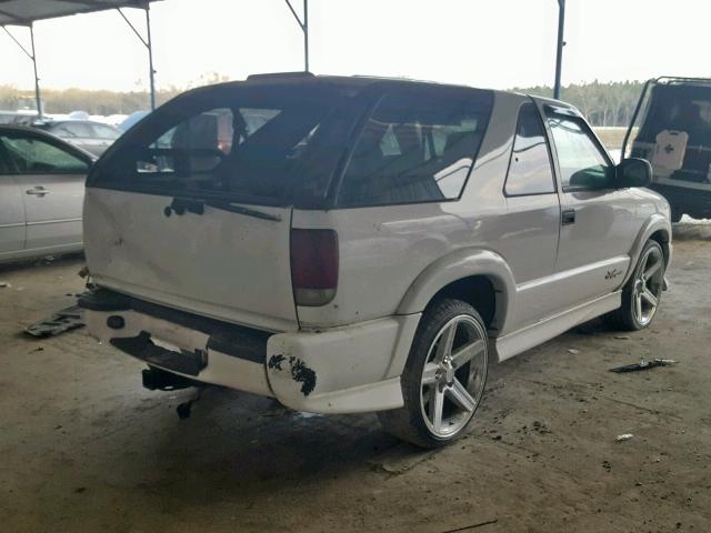 1GNCS18W02K103763 - 2002 CHEVROLET BLAZER WHITE photo 4