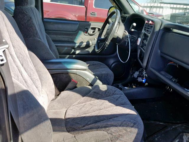 1GTDT13W72K239941 - 2002 GMC SONOMA GOLD photo 5