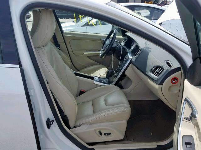 YV1622FS2C2114643 - 2012 VOLVO S60 T5 WHITE photo 5