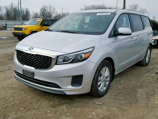 KNDMB5C14G6142727 - 2016 KIA SEDONA LX SILVER photo 2