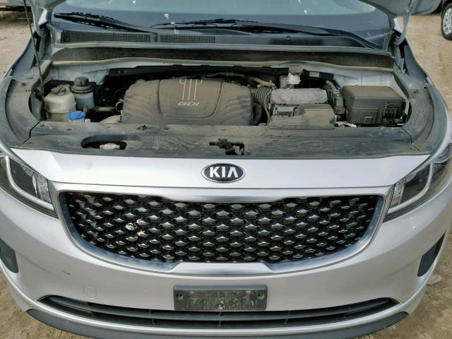 KNDMB5C14G6142727 - 2016 KIA SEDONA LX SILVER photo 7