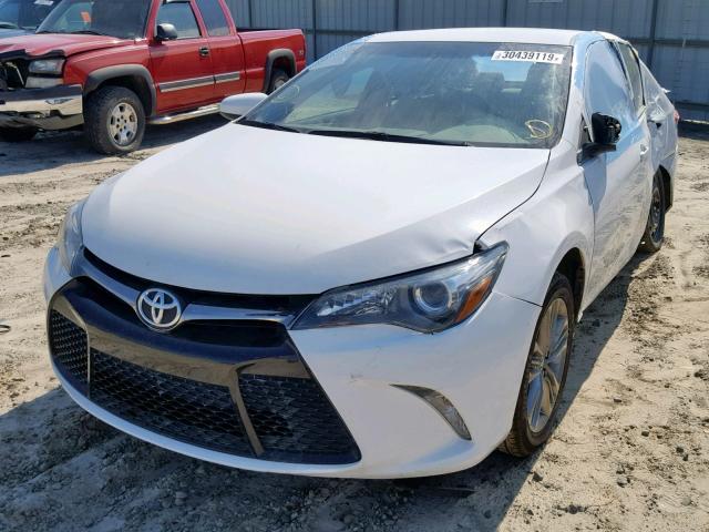 4T1BF1FKXGU142392 - 2016 TOYOTA CAMRY LE თეთრი ფოტო 2