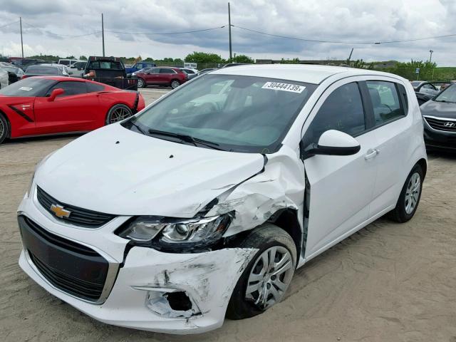 1G1JG6SH3H4168637 - 2017 CHEVROLET SONIC WHITE photo 2