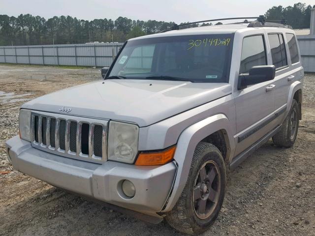 1J8HH48K28C142944 - 2008 JEEP COMMANDER SILVER photo 2