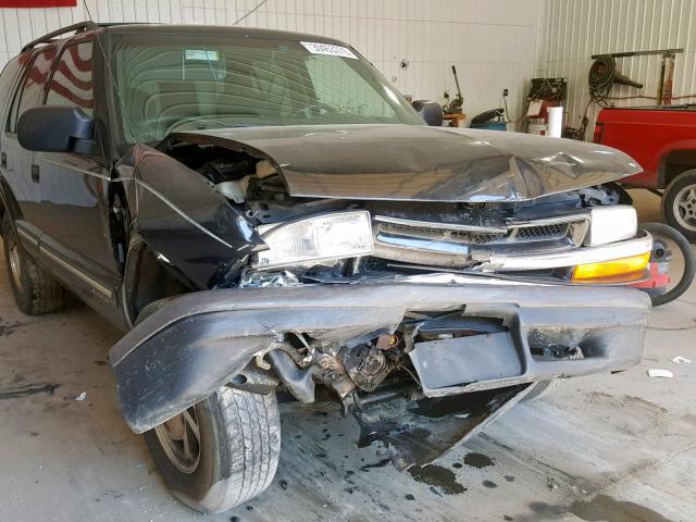 1GNDT13WXY2316589 - 2000 CHEVROLET BLAZER BLACK photo 9