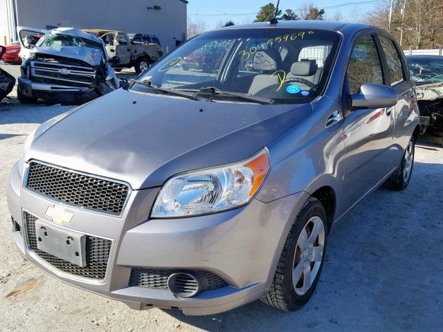 KL1TD66E49B608278 - 2009 CHEVROLET AVEO LS GRAY photo 2