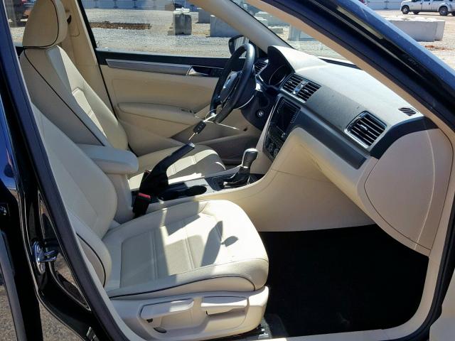 1VWDT7A38HC061033 - 2017 VOLKSWAGEN PASSAT R-L BLACK photo 5