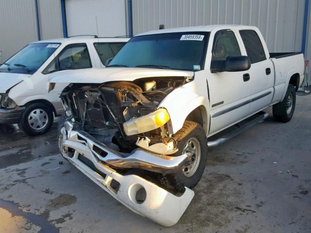 1GTGC23U74F105055 - 2004 GMC SIERRA C25 WHITE photo 2