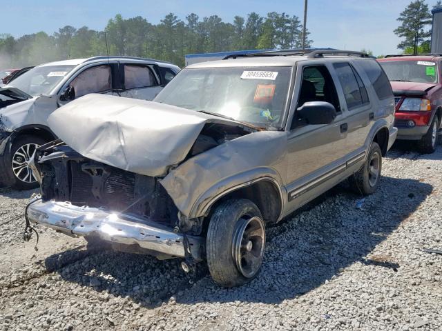 1GNCS13W3Y2206398 - 2000 CHEVROLET BLAZER TAN photo 2