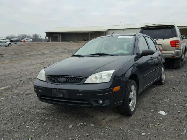 1FAFP37N77W272437 - 2007 FORD FOCUS ZX5 BLACK photo 2