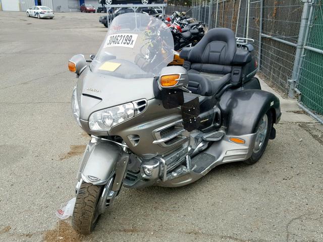 1HFSC47043A211719 - 2003 HONDA GL1800 SILVER photo 2