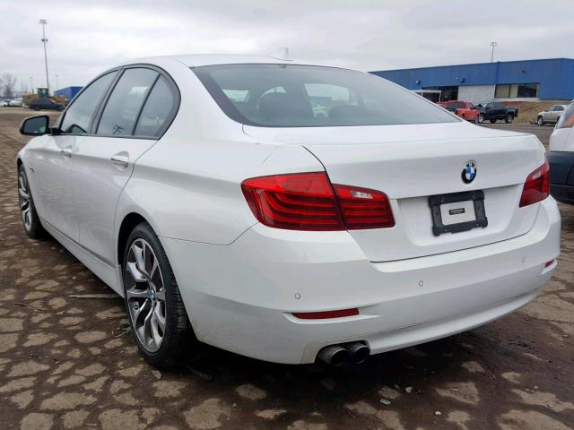 WBA5A7C56GG145819 - 2016 BMW 528 XI WHITE photo 3