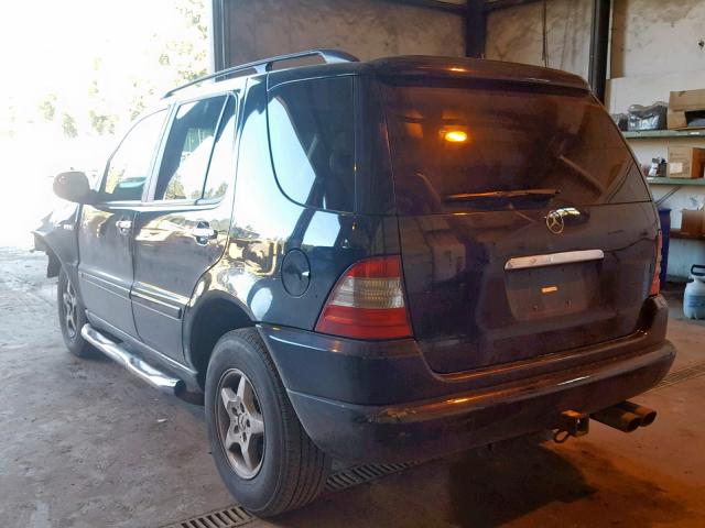 4JGAB54E3XA120747 - 1999 MERCEDES-BENZ ML 320 BLACK photo 3