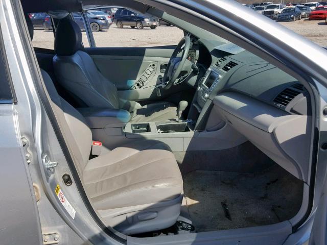 JTNBB46K473029685 - 2007 TOYOTA CAMRY NEW SILVER photo 5