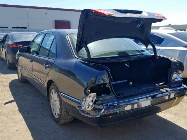 WDBJF55F3VA389682 - 1997 MERCEDES-BENZ E 320 BLUE photo 3