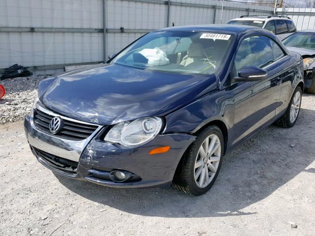 WVWBA7AH9BV001480 - 2011 VOLKSWAGEN EOS KOMFOR BLUE photo 2