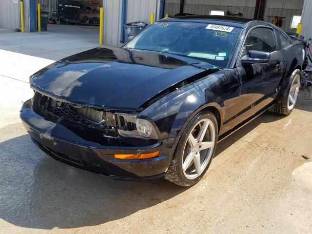 1ZVHT82H085195718 - 2008 FORD MUSTANG GT BLACK photo 2