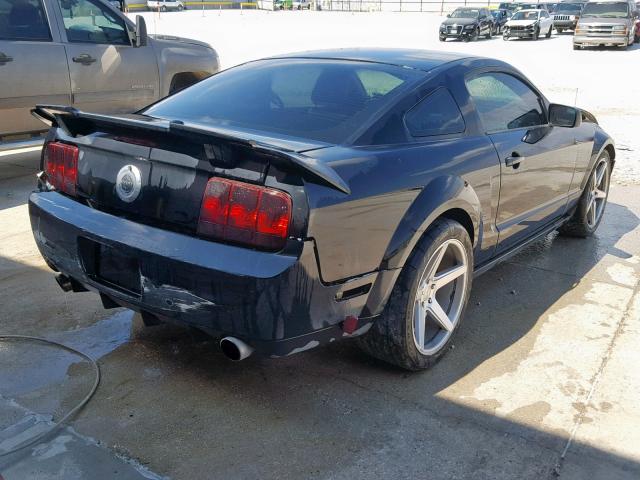 1ZVHT82H085195718 - 2008 FORD MUSTANG GT BLACK photo 4