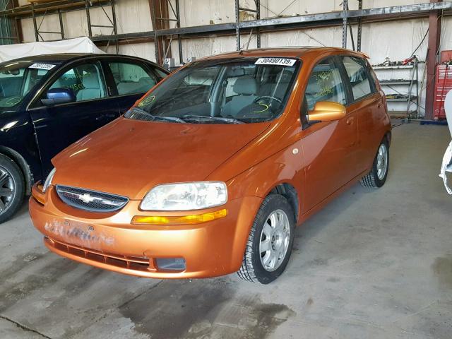 KL1TG62685B349410 - 2005 CHEVROLET AVEO LT ORANGE photo 2