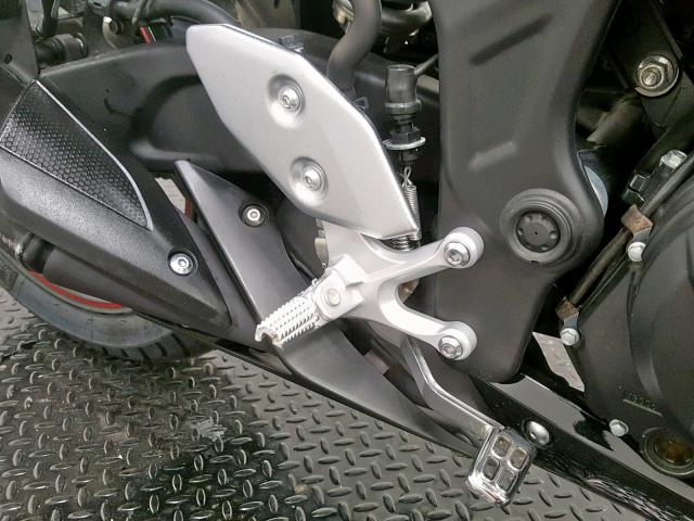 MH3RH06Y9HK015367 - 2017 YAMAHA YZFR3 BLACK photo 16