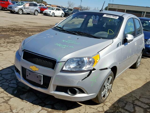 KL1TD6DE1AB006204 - 2010 CHEVROLET AVEO LS SILVER photo 2