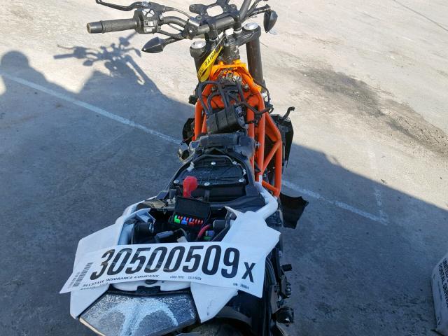 MD2JPJ403HC240664 - 2017 KTM 390 ORANGE photo 6