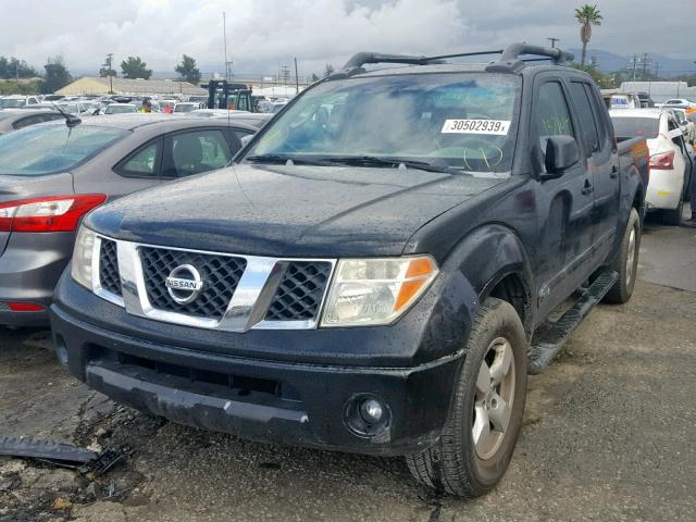 1N6AD07U66C461631 - 2006 NISSAN FRONTIER C BLACK photo 2