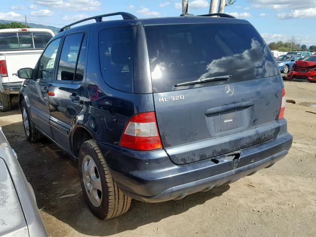 4JGAB54E92A339060 - 2002 MERCEDES-BENZ ML 320 BLUE photo 3