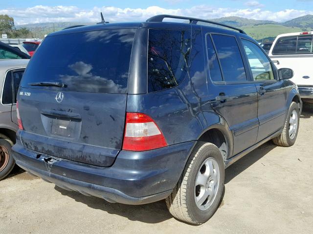 4JGAB54E92A339060 - 2002 MERCEDES-BENZ ML 320 BLUE photo 4