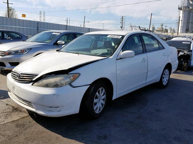 4T1BE32K45U544183 - 2005 TOYOTA CAMRY LE WHITE photo 2
