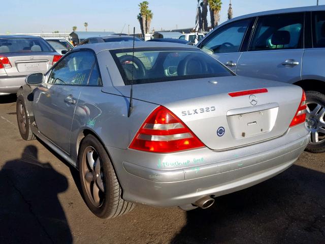 WDBKK65F51F186831 - 2001 MERCEDES-BENZ SLK 320 SILVER photo 3