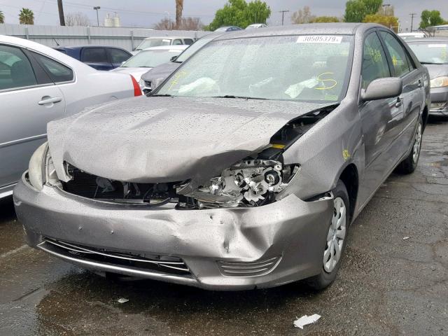 4T1BE30K85U518320 - 2005 TOYOTA CAMRY LE ნაცრისფერი ფოტო 2